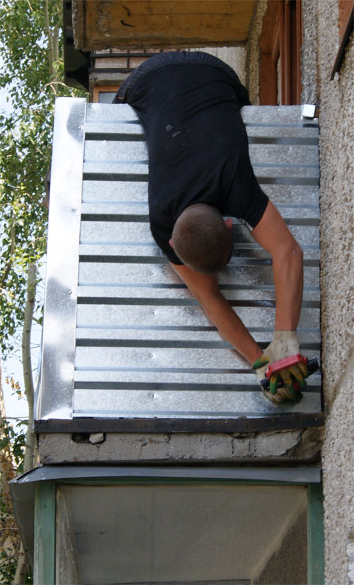 Как застеклить балкон самостоятельно