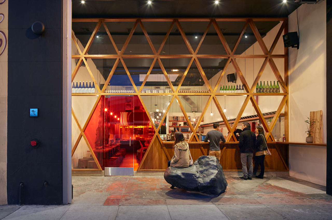 Рамен-бар, соединияющий современный дизайн с японской уличной культурой