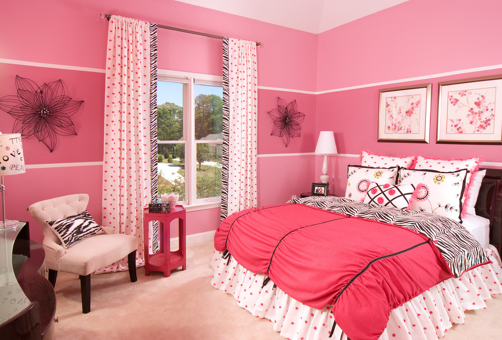 Розовые стены в интерьере спальни
