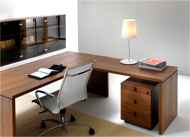 Угловой стол для кабинета